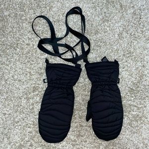 Team Canada Quilted Milttens on String *COC Logo